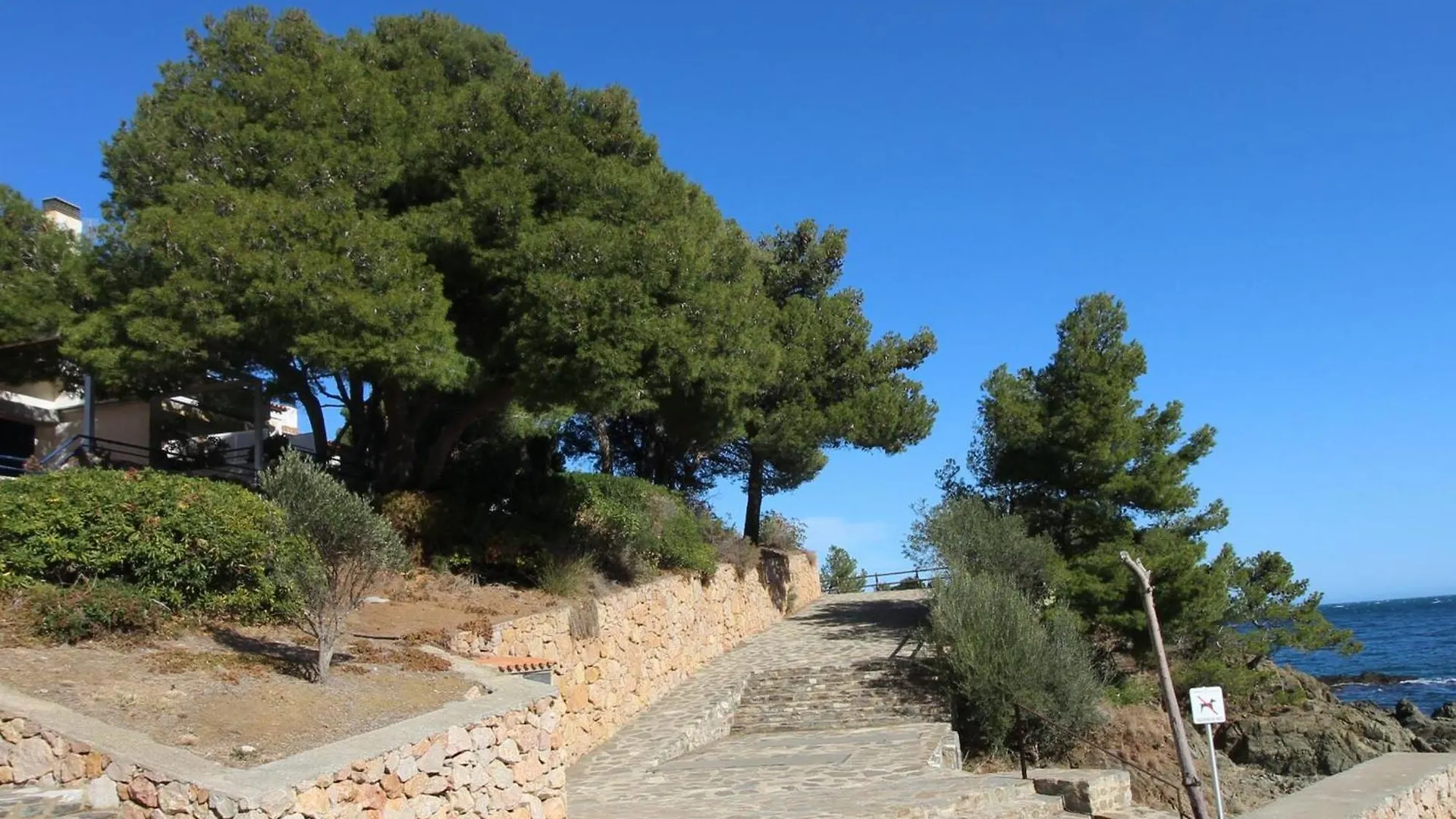 Casa En Primera Linea De Mar Con Acceso Directo A Playa Y Vistas Espectaculares - Es-228-176 Llanca