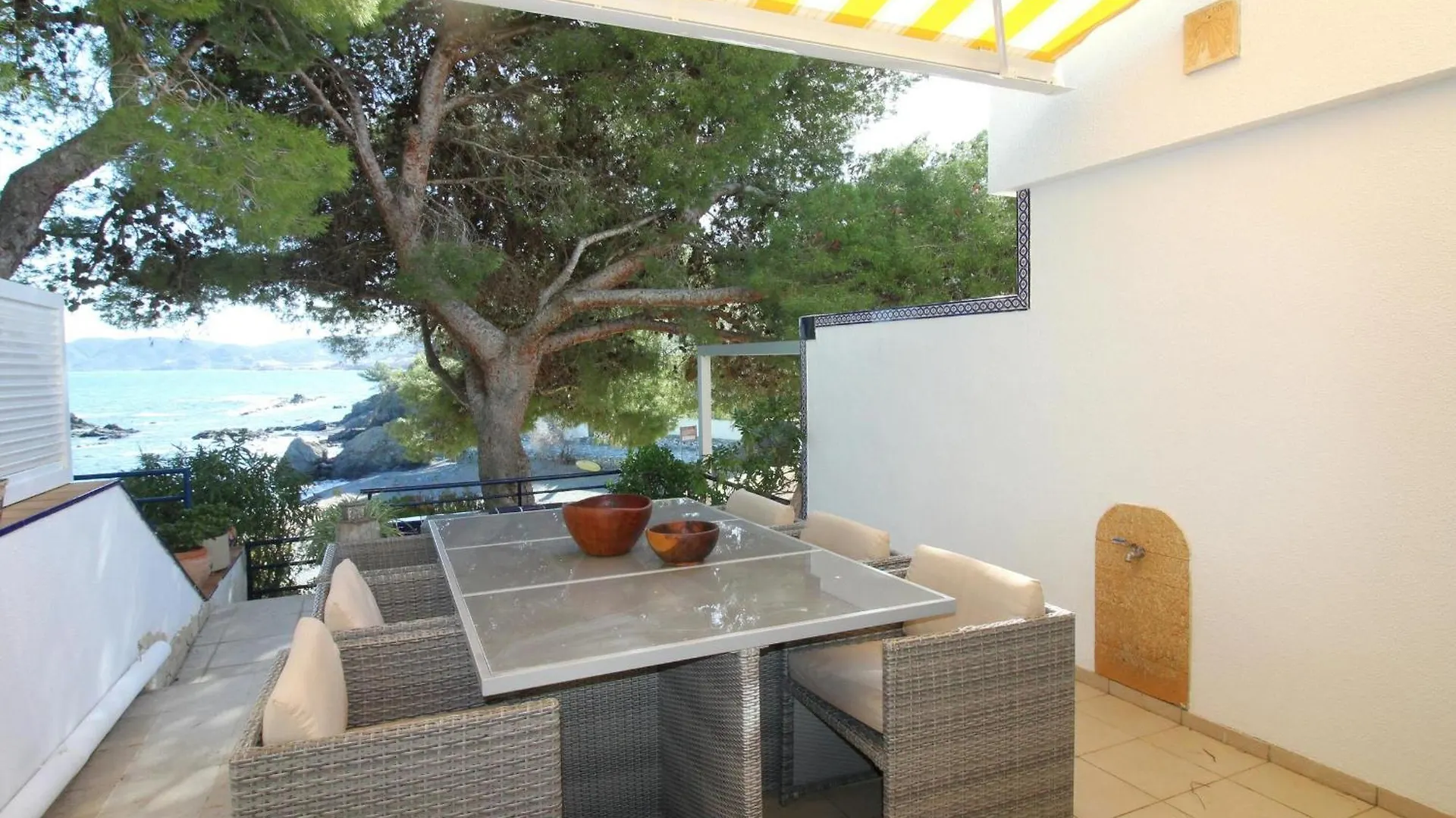 Casa En Primera Linea De Mar Con Acceso Directo A Playa Y Vistas Espectaculares - Es-228-176 Llanca Holiday home